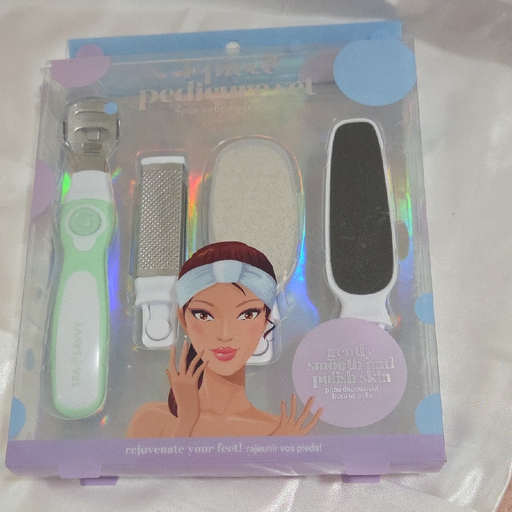 Savvy Spa 4-Piece Pedicure Set in Blue and Purple